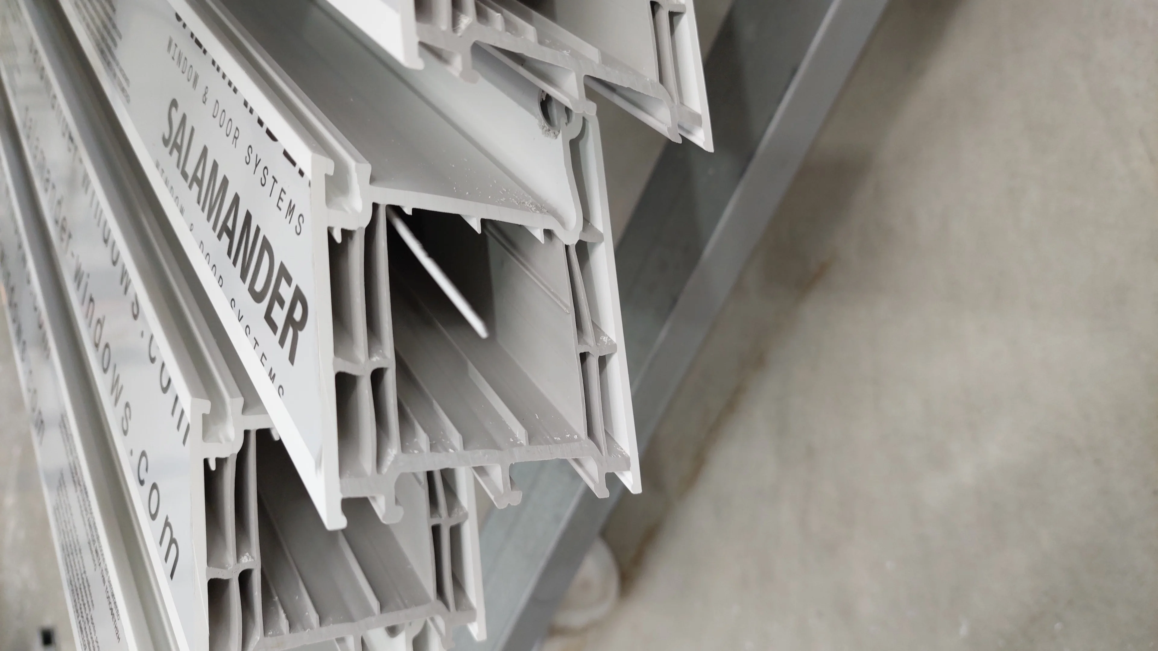 Perfis de janela em PVC preparados para fabrico por medida